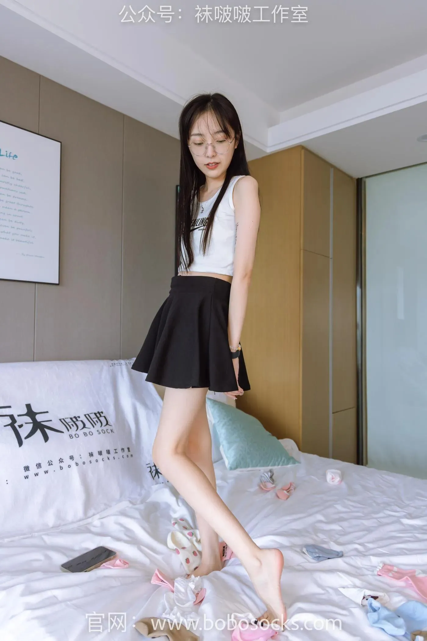 [BoBoSocks袜啵啵]NO.127 稚予-麦昆板鞋、两双自然穿旧棉袜、裸足 [139P]插图3